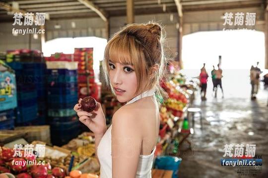 AISS爱丝(钻石版) - 亚美依与她的牛仔裤，定制图片更是撩动心弦。