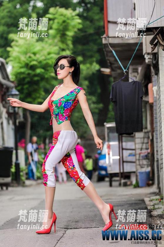 AISS爱丝(钻石版) - 谁说脚不重要？松果儿的美图和套图会让你打破常规