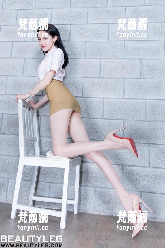 Beautyleg-Lola Beautyleg - 当你看到Lola的礼服全集,会发现,原来试衣间里也藏着不少戏,每一件都在展示她的个性。