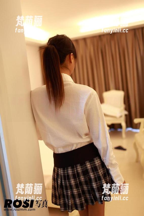ROSI写真 最新ROSI照片震撼上线,美脚反射出大波撩人的信号。