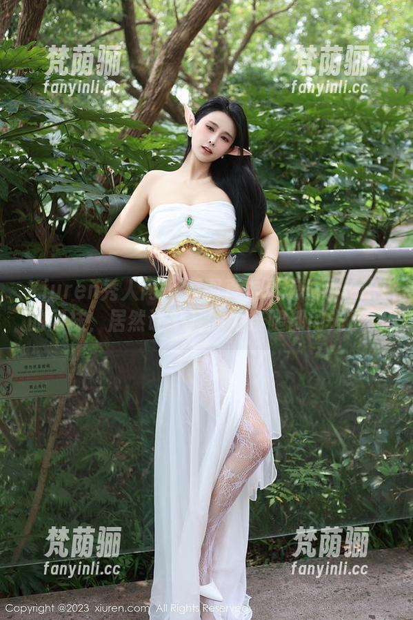Xiuren秀人网 - 原图直击灵魂：小Kiki的网袜，居然让平凡的两条腿都闪光了。