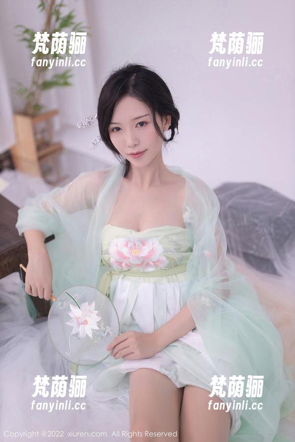 Xiuren秀人网 - 看原图时，我的脑海里全是想做你的猫，粉嫩得恨不得捏一把她的脸。