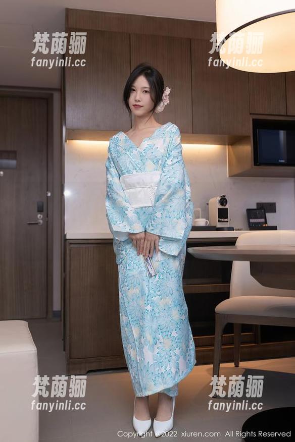 Xiuren秀人网 - 从未想过：糯美子mini全集的黑丝肚兜儿能引发一场‘肚兜比拼’？