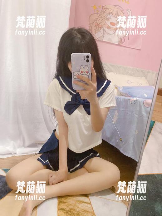 usejan蓝蓝 “在usejan蓝蓝的白色连帽衫中,我们发现了什么叫时光停驻!”——随意写真