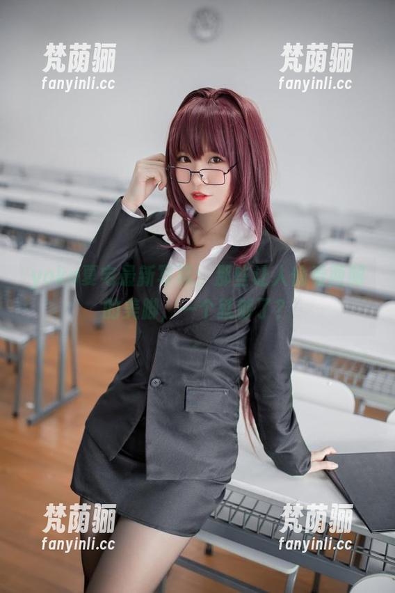 yoko夏宅 yoko夏宅最新写真:那些让人偷看两眼的美脚,一个就够了?