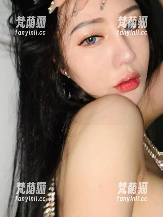 微密圈 - 图包快来，我要收藏不爱笑的赛琳的体操服美图，实在太赞了！