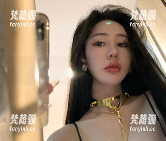 不爱笑的赛琳 微密圈 - 合集中不爱笑的赛琳的渔网带钻袜,原图有种无声的魅惑