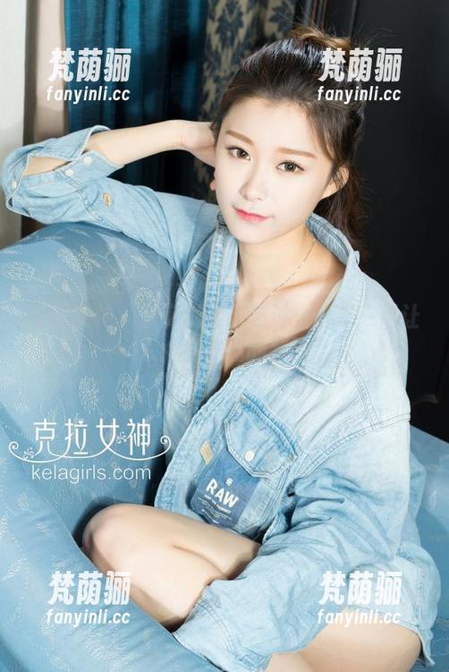 克拉女神 - 慕菲的裸足乞讨：分享一组让人心生戏谑的套图