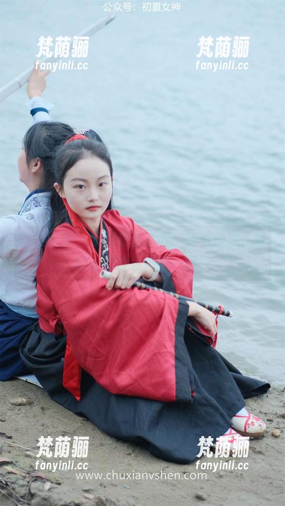 初夏女神 - 双双最新系列：秘书原图，肯定有你没见过的一面！