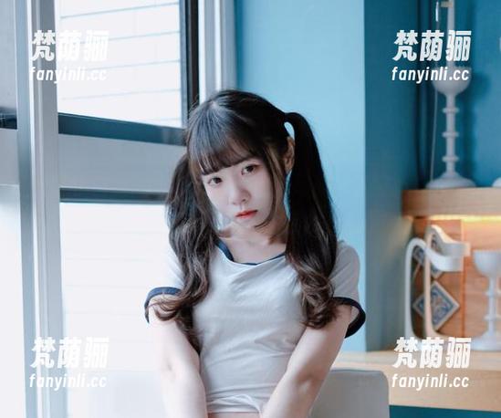 可可小白兔 可可小白兔的电车奇遇,全套写真一探究竟,没想到高中的“通勤”这么诱人?