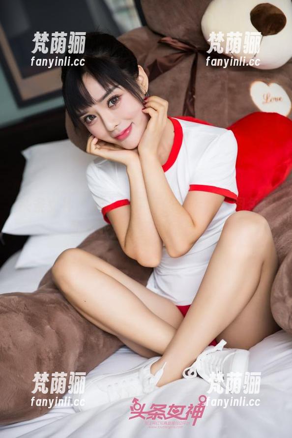 头条女神 - 潜入张译丹的死库水，图包里的泳衣拯救了我的丧气！