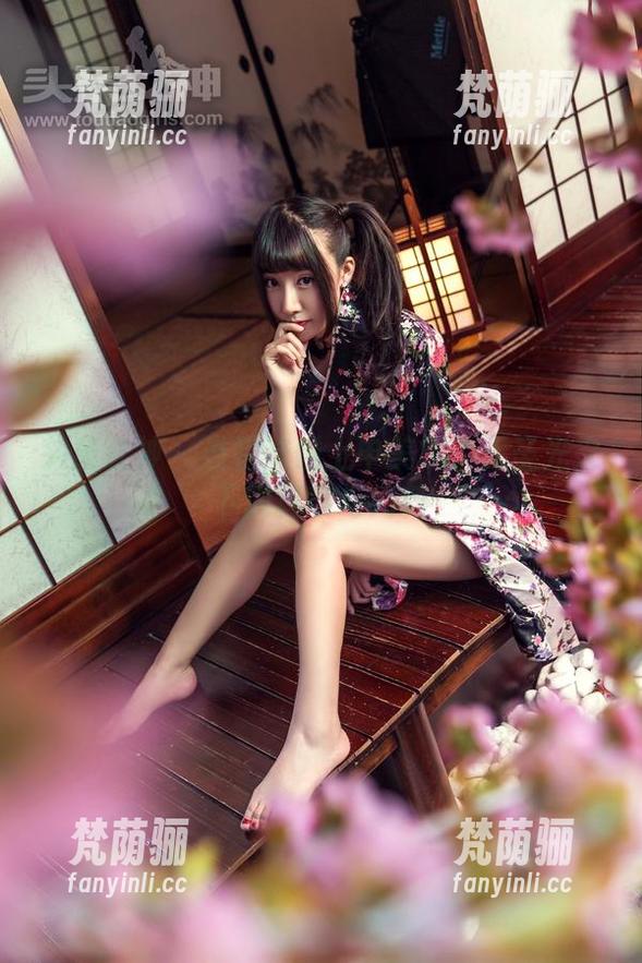 头条女神-申美嫣 头条女神 - 当学妹碰上申美嫣:无圣光之下的真实与纯粹