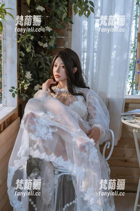 奈汐酱Nice 最新的奈汐酱Nice镂空照片,看来这个称号真不是白得,服不服?