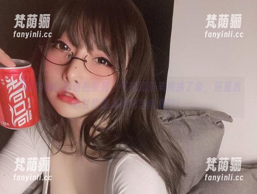 小泉学姐吖的自拍系列，不知道是美照拼了命，还是我心甘情愿为她充当背景啊！