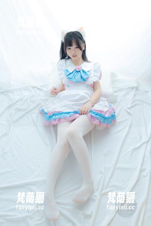 少女秩序-小满 少女秩序 - 小满的户外作品,是在秀还是在逗?
