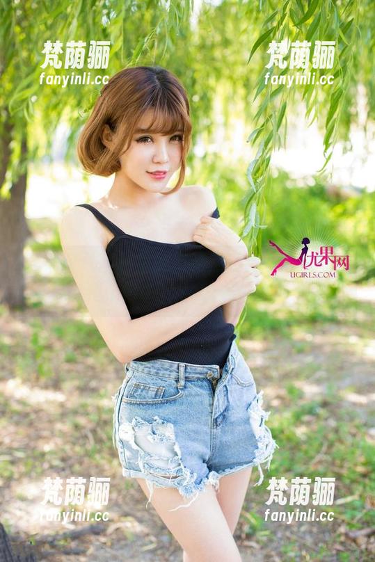 尤果网-Maggie 尤果网 - 图包里的每张照片都像是在撩拨某种情绪,Maggie的美脚确实不赖。
