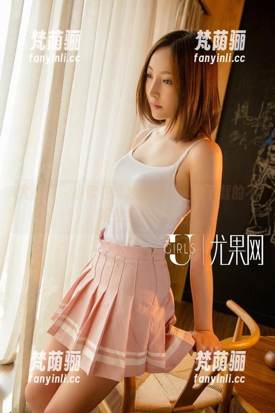 尤果网 - 小欧在泳池的美图，想下载的不，如今全在我这。