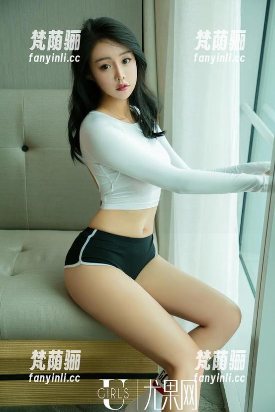 尤果网-欣杨Kitty 尤果网 - 没有工作我也能美!欣杨Kitty的职业装写真,让你下载也是个策划