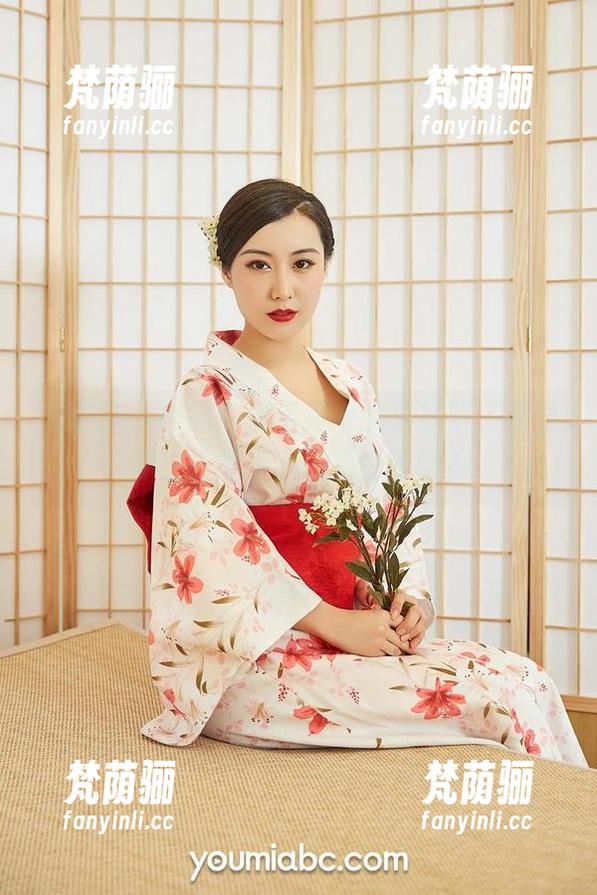 尤蜜荟-李芊芊 尤蜜荟 - 作品:水手服中的李芊芊,是要带我去投海,还是去冒险?