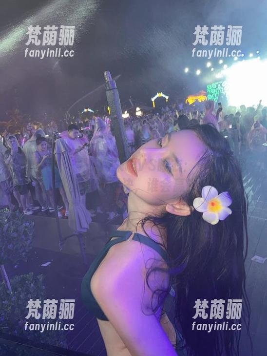 就是阿朱啊 微密圈 - 就是阿朱啊VS睡衣:一场美图壁纸的对决,谁会赢?