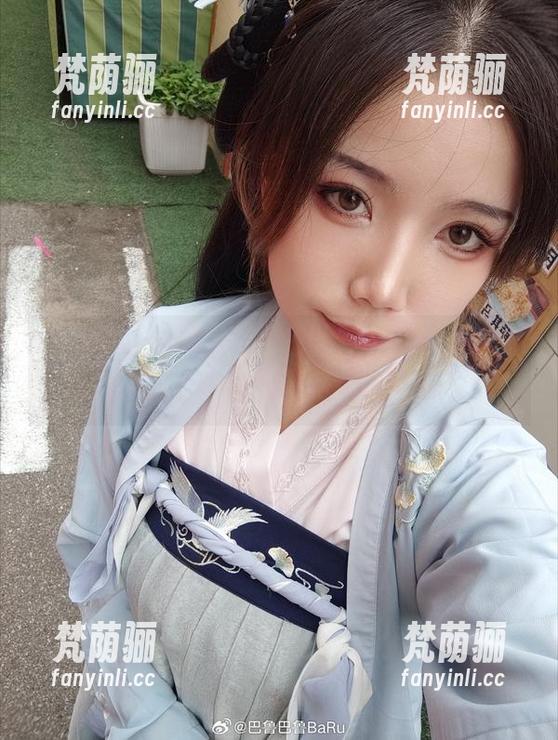 巴鲁巴鲁BaRu 谁需要“分体装”?巴鲁巴鲁BaRu最新写真一出,连体衣就是个态度罢了!