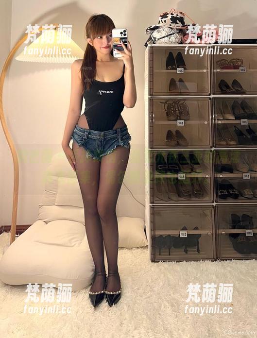 张思允 微密圈 - 丢掉烦恼,张思允在三亚的高清内衣图集,偶尔的放肆也挺好。