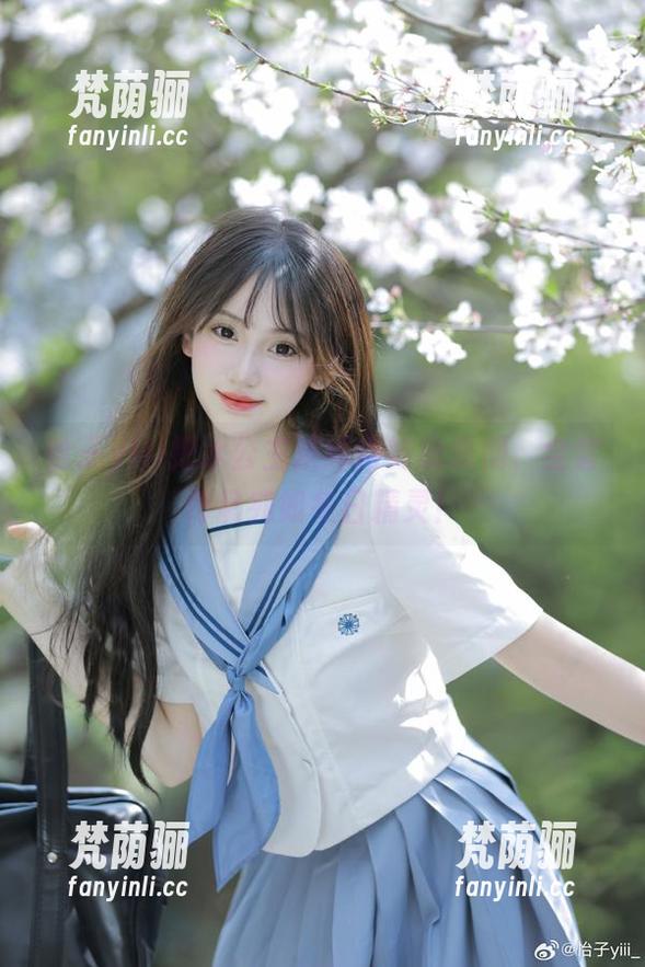 怡子yiii 怡子yiii把冰公主演绎得如此透彻,全套作品宛如冬日精灵!
