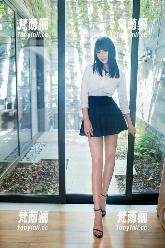 推女郎-Yu佳妮 推女郎 - 户外大作战!Yu佳妮让照片里的我不再是“椅子杀手”,不过摔了一跤也算人生一景吧?