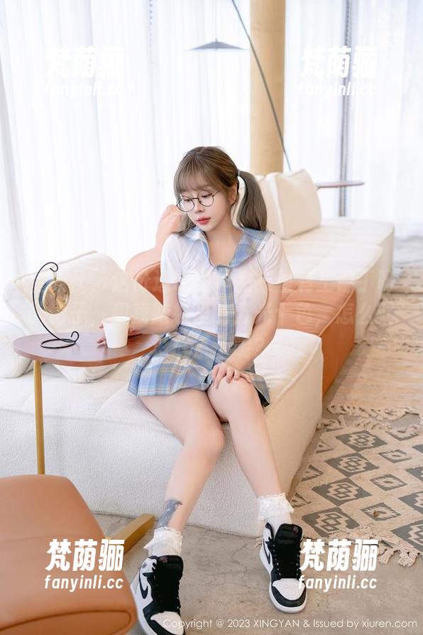 星颜社 - 这份透明的作品集里有王俪丁呀的影子，和我脑袋里的五光十色，怎么就没联系上呢？