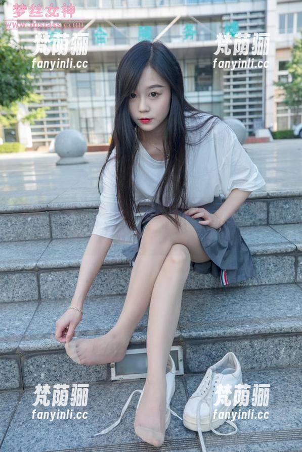 梦丝女神-魏婷婷 梦丝女神 - 魏婷婷的黑袜合集更新,真想问她这些袜子是不是有灵魂。