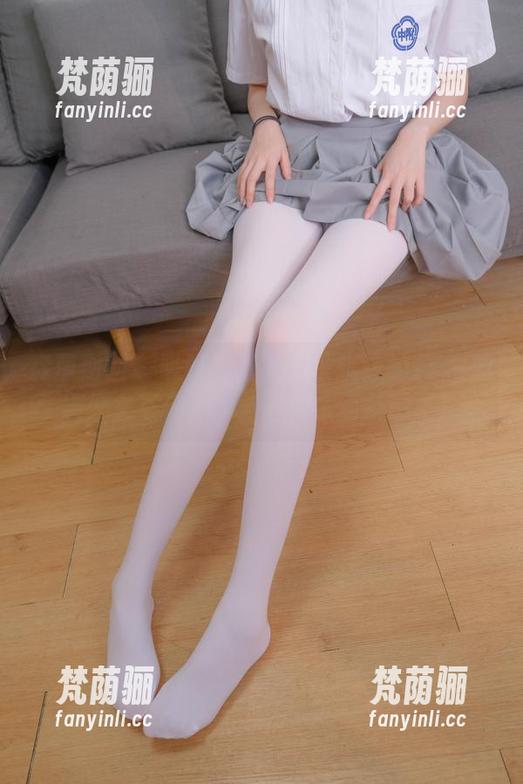 森萝财团-吸吸 森萝财团 - 吸吸的日常:铁轨边的JK白丝美少女写真合集,真是太有氛围了!