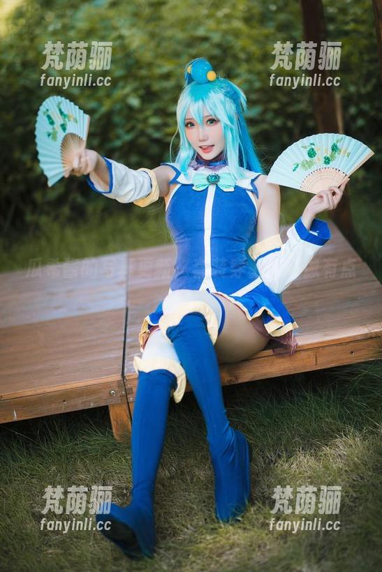 瓜希酱的写真更新，套装穿上去好像有点迷。