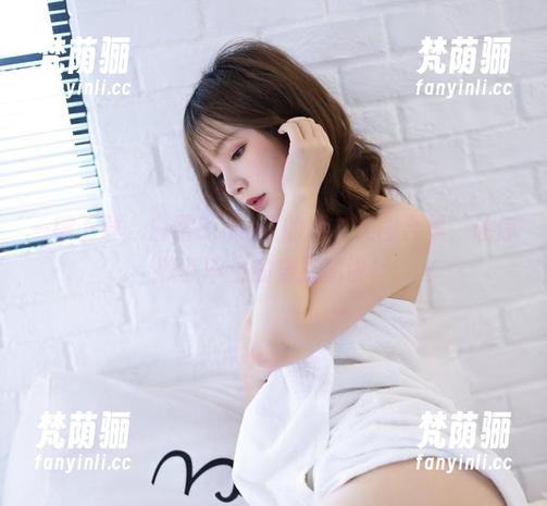 一键下载，白露Bululu的皮衣美图合集，让你收获毕生的穿搭秘诀！