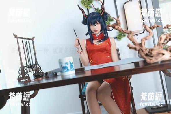 神楽坂真冬 冬日私房——神楽坂真冬与豹纹:看这两者碰撞,我只想在家里拿个热水袋集合吧。