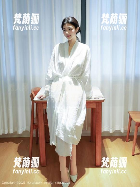 秀人网-孟狐狸FoxYini 秀人网 - 孟狐狸FoxYini的泳池狂欢?原图里的水花四溅!