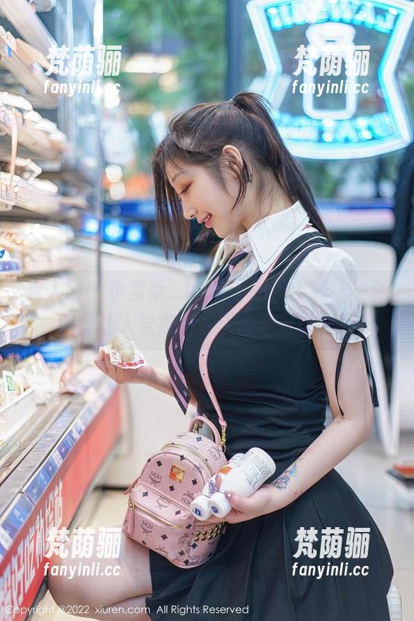 秀人网 - 小蛮妖_honey拍护士照，一张图竟让人觉得白衣天使也可以很撩