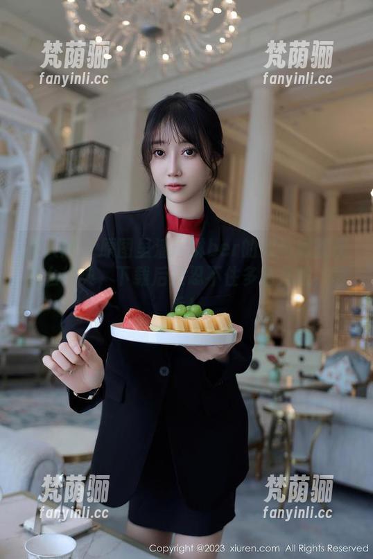 秀人网 - 原图里潘琳琳ber的双马尾就是这么经典，下载后又忍不住多看几眼，真香！