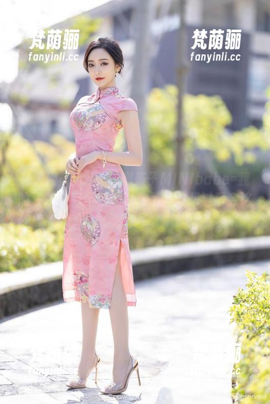 秀人网-糯美子MINIbabe 秀人网 - 水手服+糯美子MINIbabe=我的注意力完全被她吸走了,没想过爱会这么简单