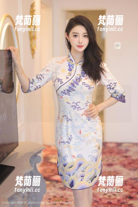 秀人网-糯美子mini 秀人网 - 校服私房图集:糯美子mini,连简单的白衬衫都能能删减成一首抒情诗,谁能说不。
