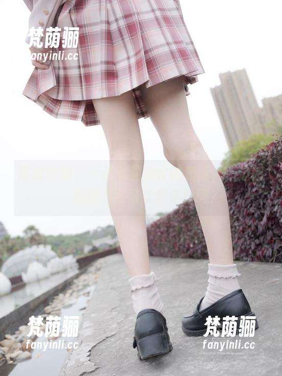 紧急企划-见希w 紧急企划 - 一边看见希w的和服,一边想,和服其实可以配拖鞋吗?