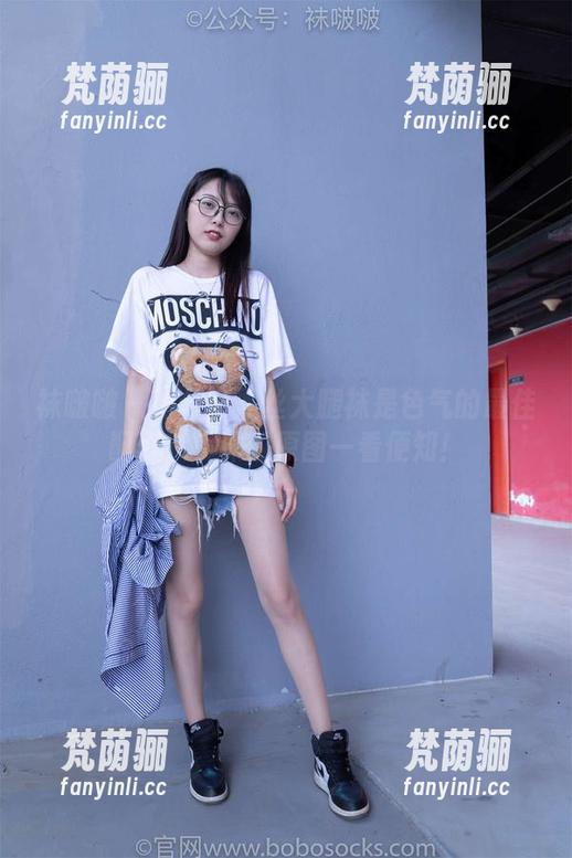 袜啵啵-小沫 袜啵啵 - 为什么黑丝大腿袜是色气的最佳配件?小沫的原图一看便知!