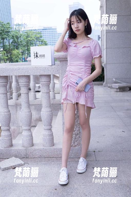 袜啵啵 - 不可思议的糯米黑丝美图：照片的背景和我何干，哎…