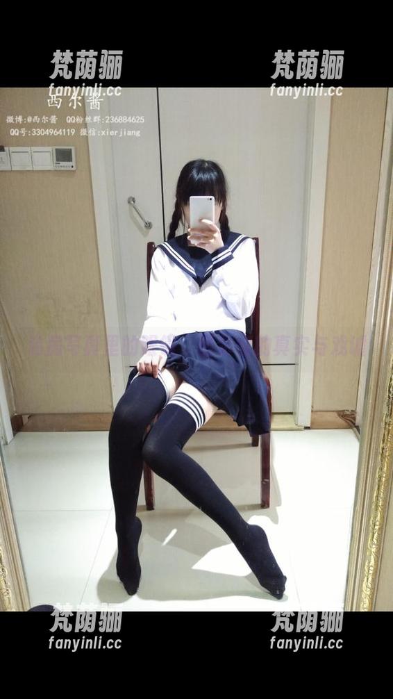 私房写真里的眼镜，西尔酱的真实与戏谑