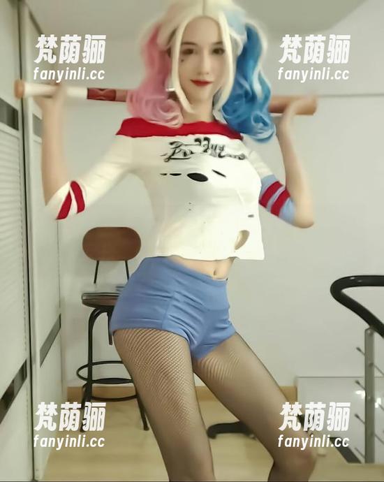 轩子巨2兔 微密圈 - 最新合集:轩子巨2兔的酒红色穿搭,怎么这么吸引人呢?
