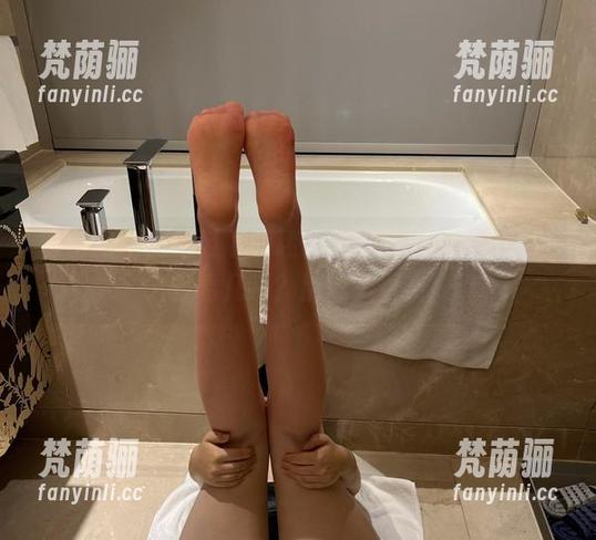 微密圈 - 高跟鞋下的迷人的五姨太，怎能不让人多看几眼？别忘了更新！