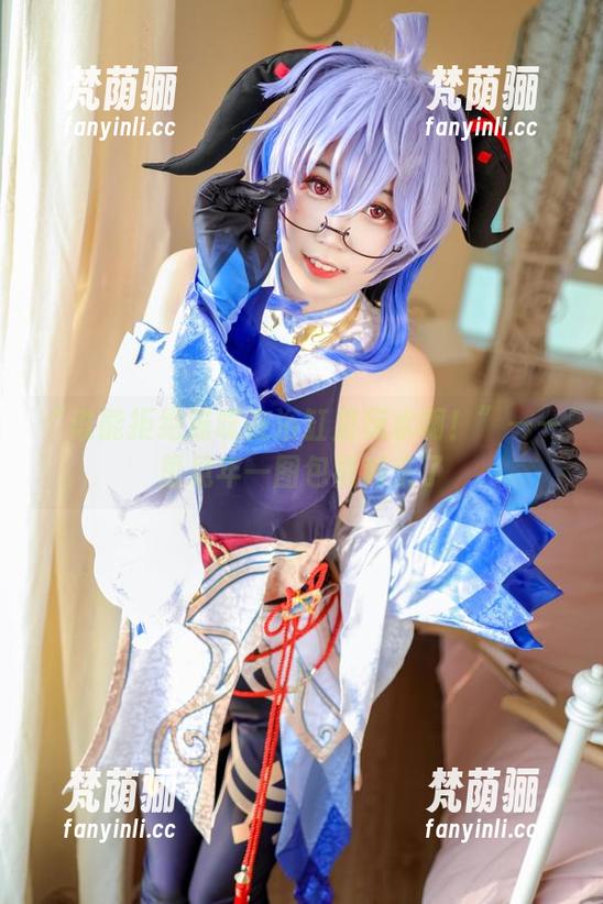 里见年一 “谁能拒绝猫咪在浴缸里玩水啊!”——里见年一图包福利来了