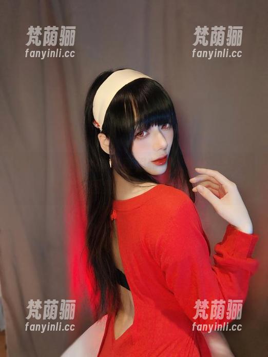 阿九从不咕咕 阿九从不咕咕的写真很特别,崩坏的黑天鹅,原图竟然也有这种气质?
