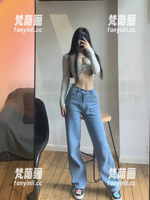 陈佩奇 微密圈 - 被陈佩奇的学妹全套图包吸引……不过,我在脸红啥呢?这年头谁还不看点图呢!