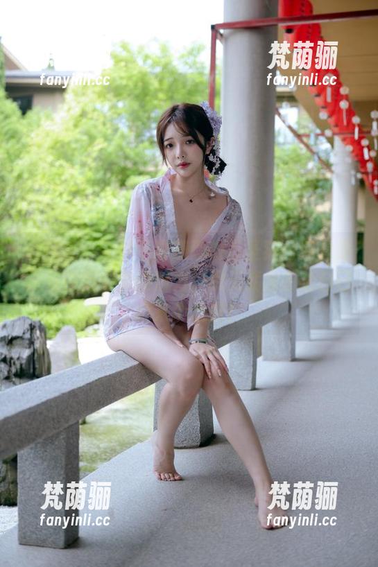 雯妹不讲道理 说起来,雯妹不讲道理的万圣猫娘照片是真有百万个赞的潜力,明天就准备给自己也来个造型!