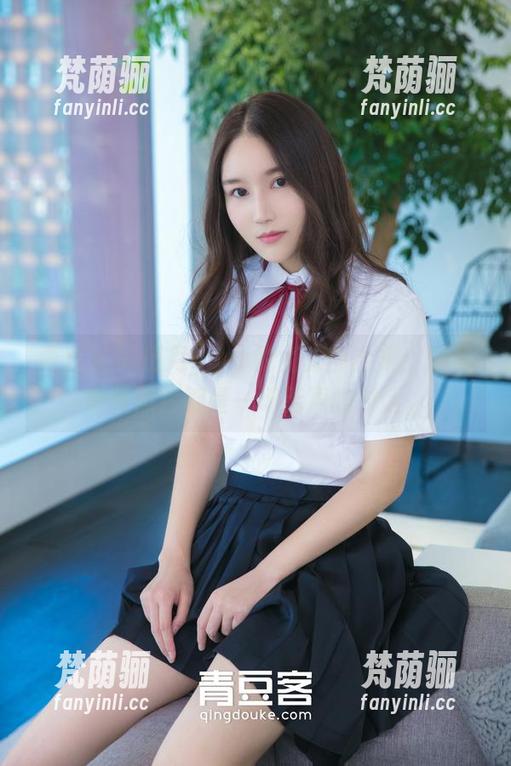 青豆客 - 伍月yuer的兔女郎合集：翻看每张照片都是一场无声的对话。